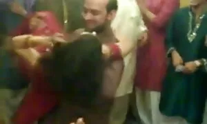 বড় সুন্দরী মহিলা চোদা চুদী