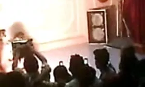 মেয়ে সমকামী, গুদে হাত ঢোকানর বংলাচুদাচুদী